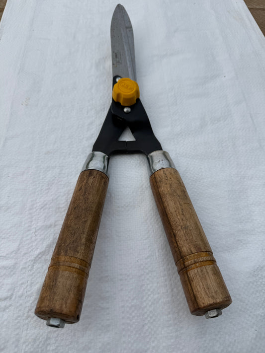 HEDGE SHEAR